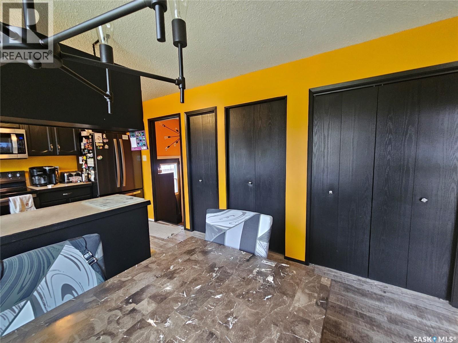 1204 North Railway Street E, Swift Current, SK - Indoor