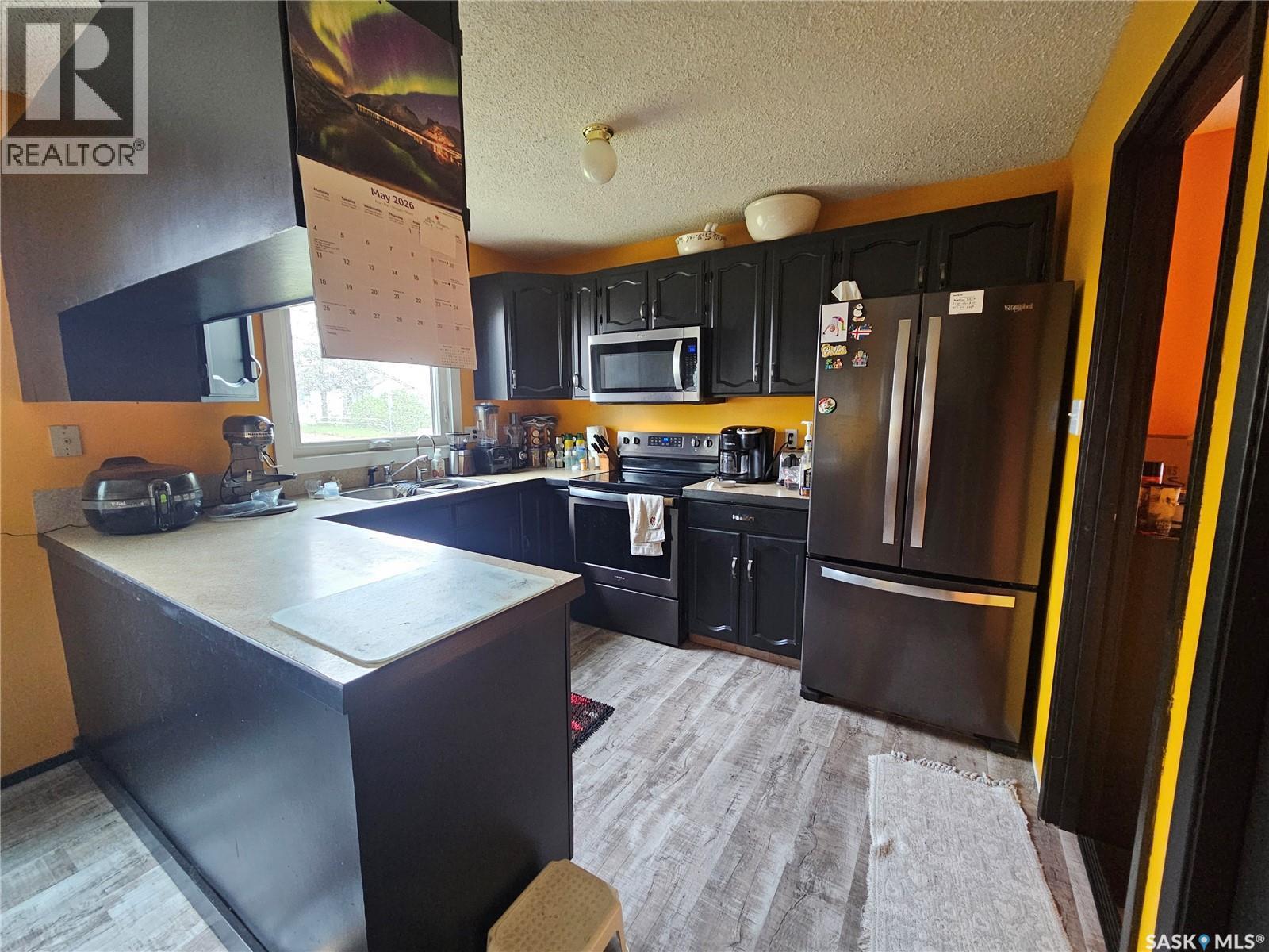 1204 North Railway Street E, Swift Current, SK - Indoor Photo Showing Kitchen