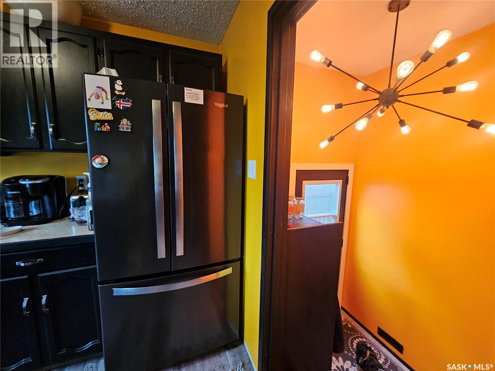 1204 North Railway Street E, Swift Current, SK - Indoor