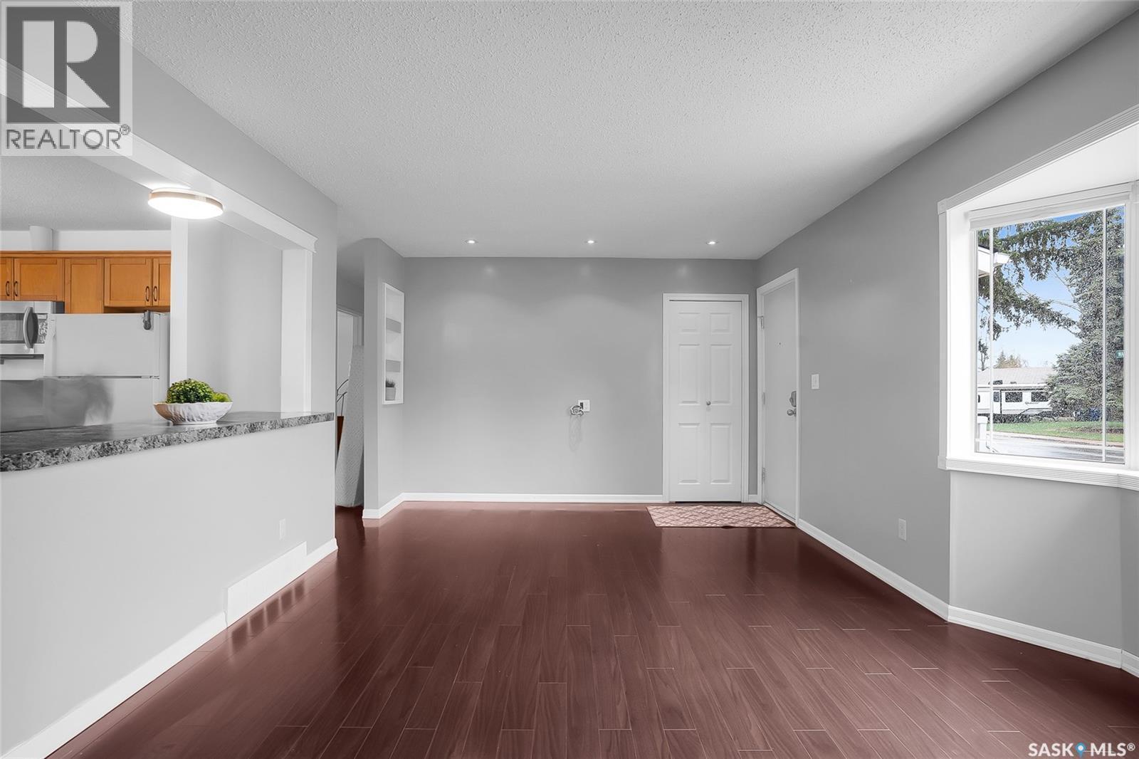 606 Wardlow Road, Saskatoon, SK - Indoor