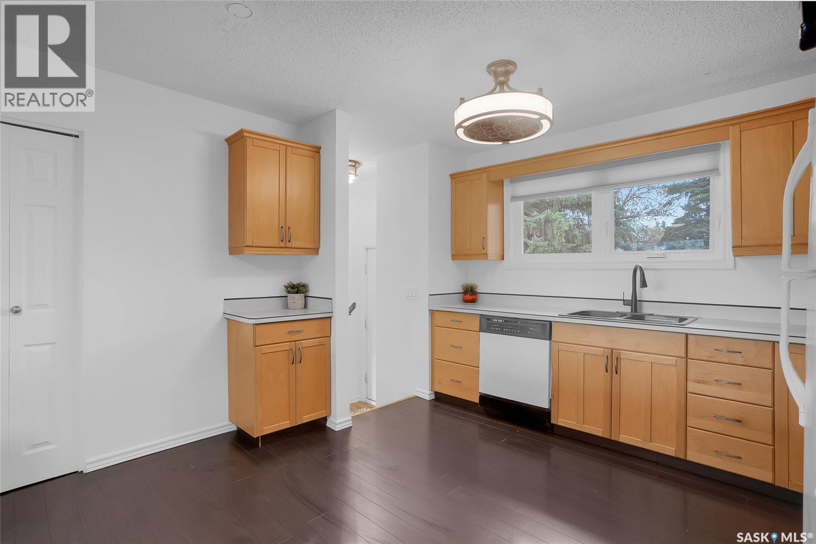 606 Wardlow Road, Saskatoon, SK - Indoor