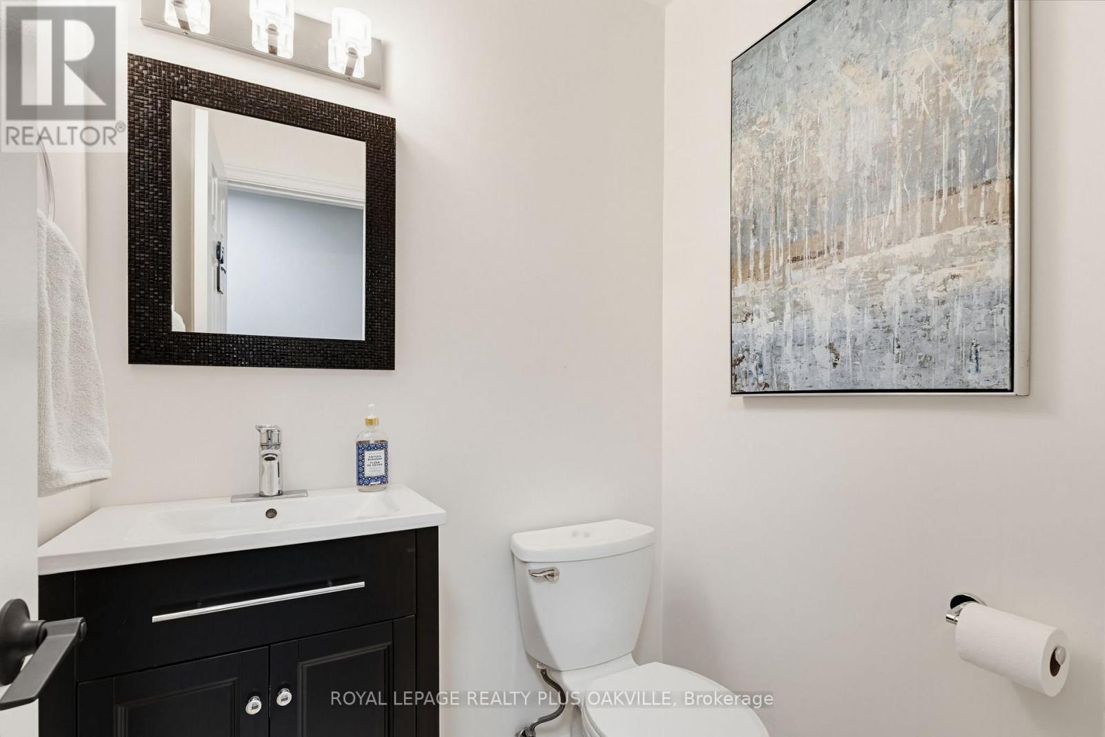Main floor powder room - 67 Honeysuckle Crescent, Hamilton, ON - Indoor Photo Showing Bathroom