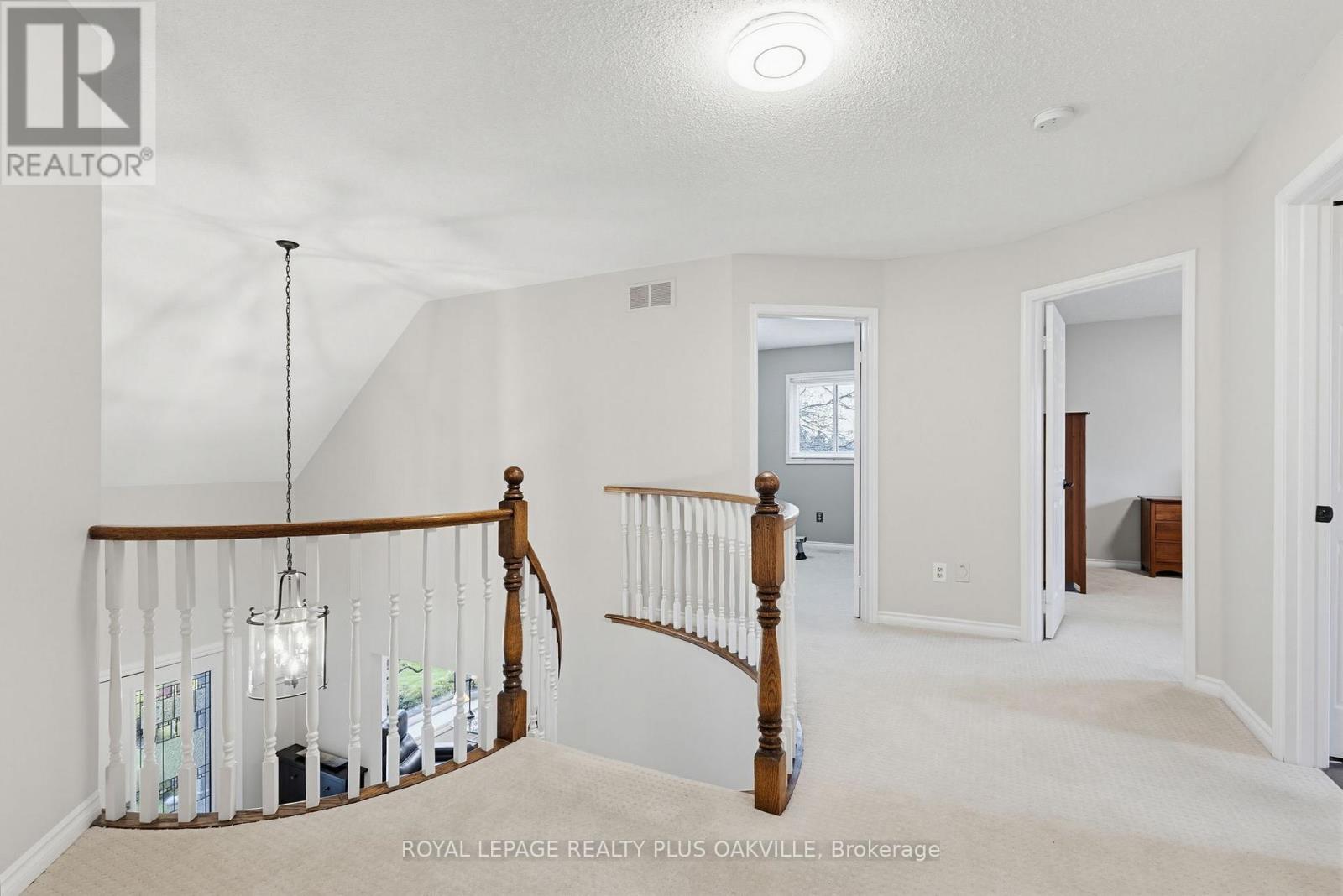 Upper hallway open to below. - 67 Honeysuckle Crescent, Hamilton, ON - Indoor Photo Showing Other Room