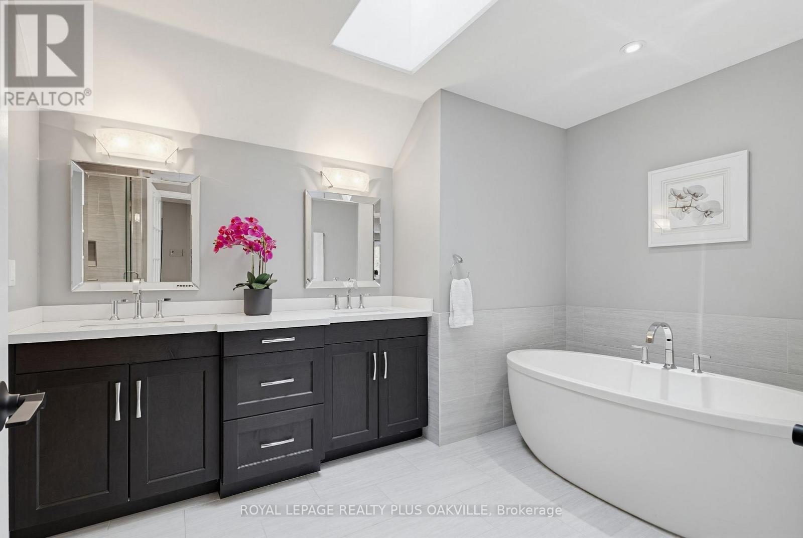 Primary ensuite - 67 Honeysuckle Crescent, Hamilton, ON - Indoor Photo Showing Bathroom