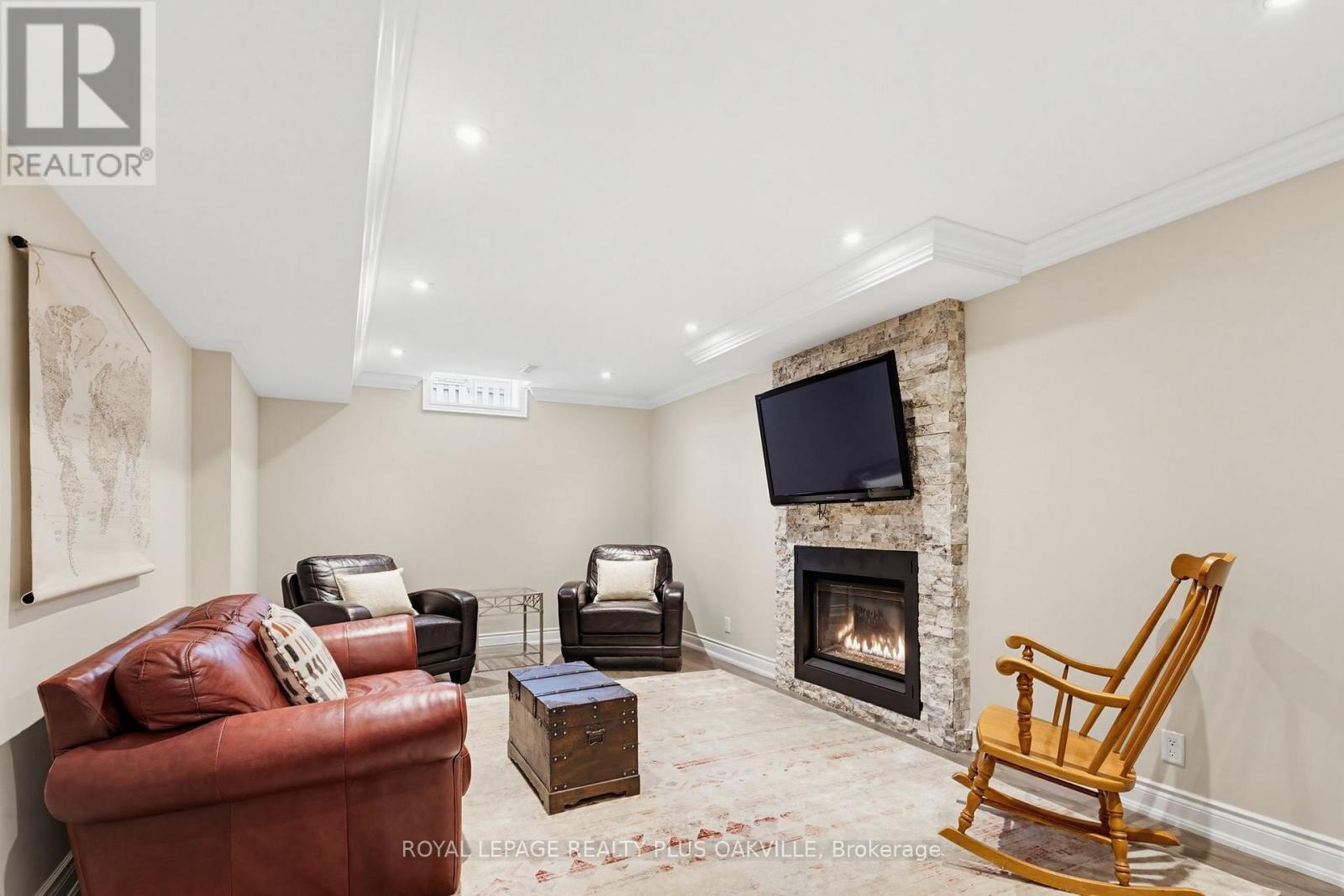 Inlaw family room - 67 Honeysuckle Crescent, Hamilton, ON - Indoor With Fireplace