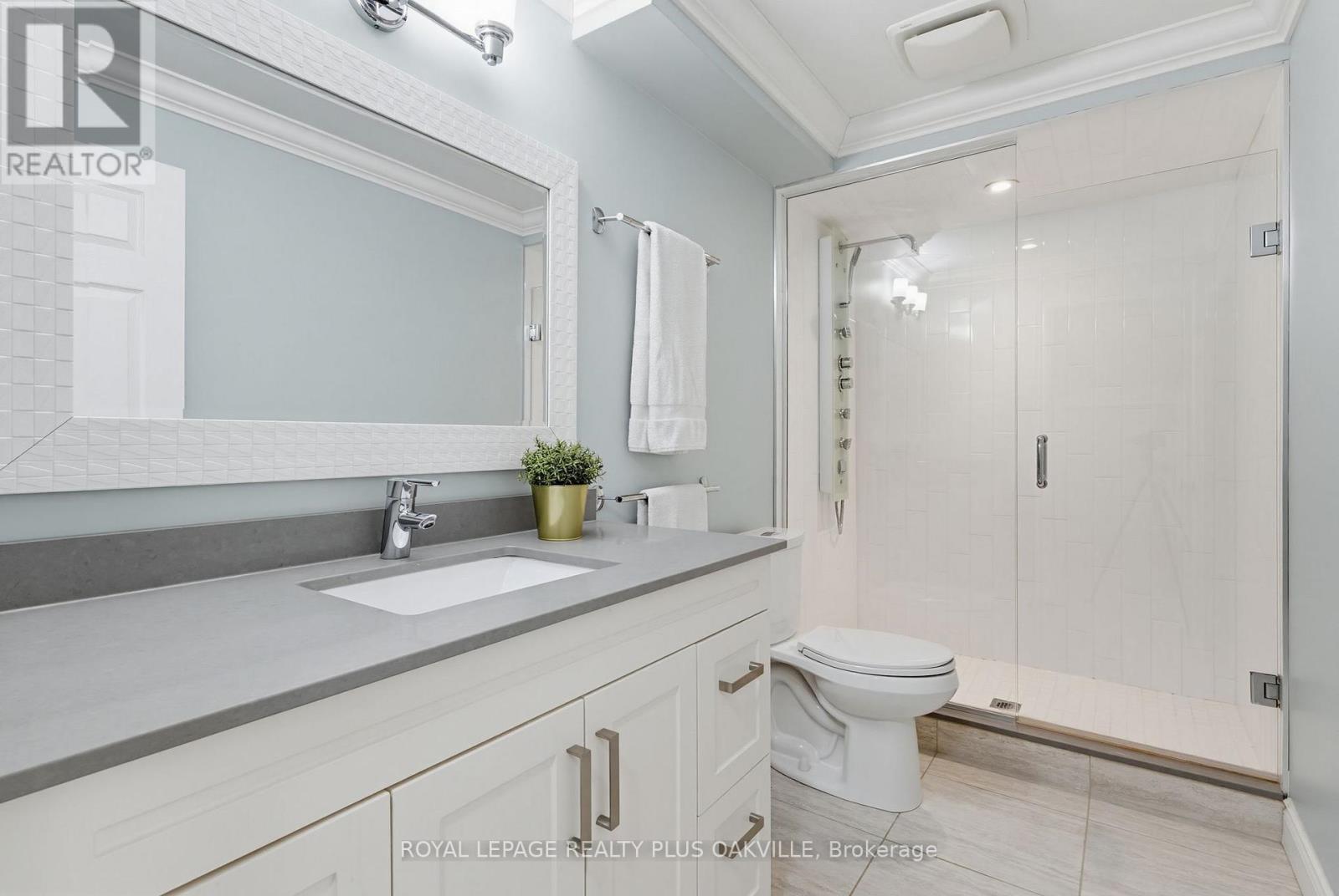 Lower level bathroom - 67 Honeysuckle Crescent, Hamilton, ON - Indoor Photo Showing Bathroom