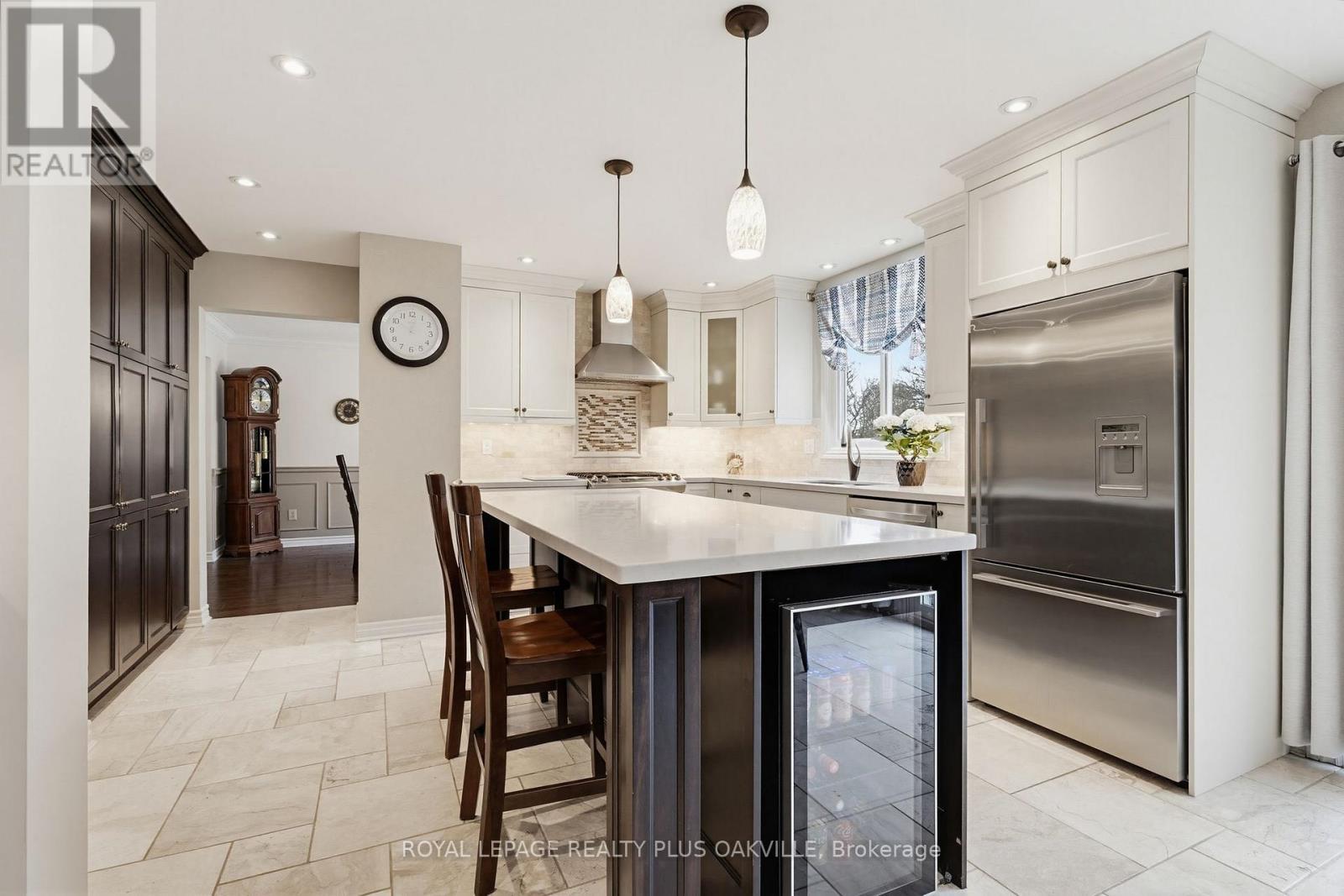 Main kitchen - 67 Honeysuckle Crescent, Hamilton, ON - Indoor Photo Showing Other Room