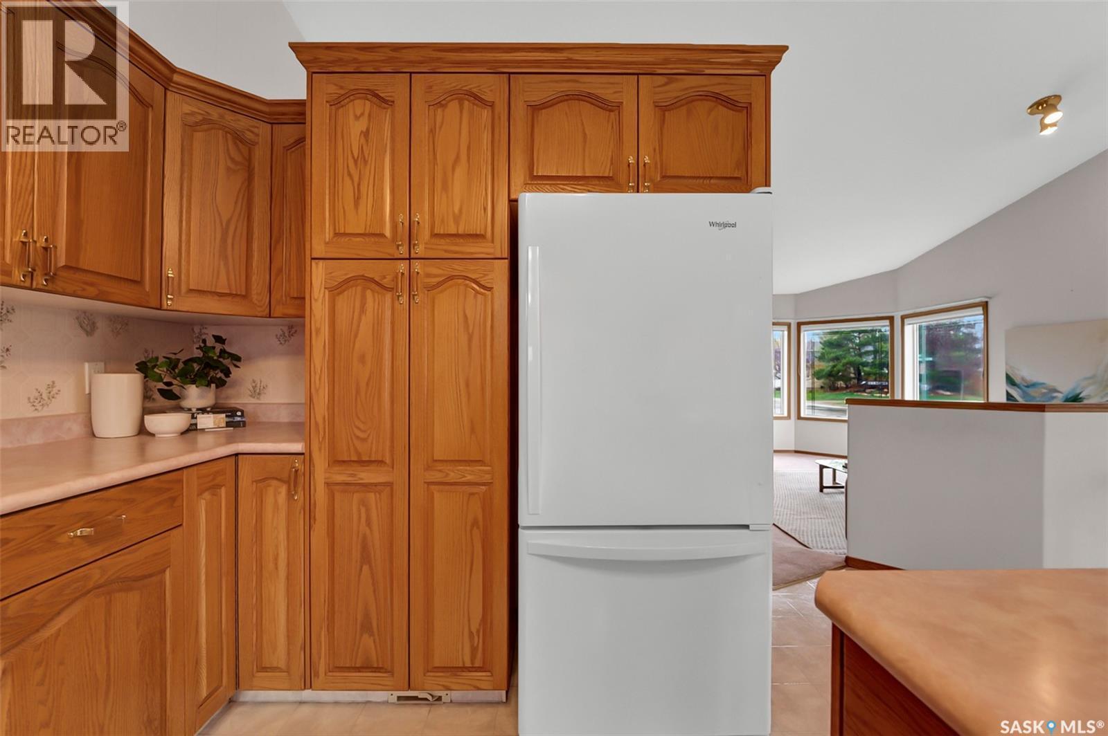 735 Fairbrother Avenue, Saskatoon, SK - Indoor Photo Showing Kitchen