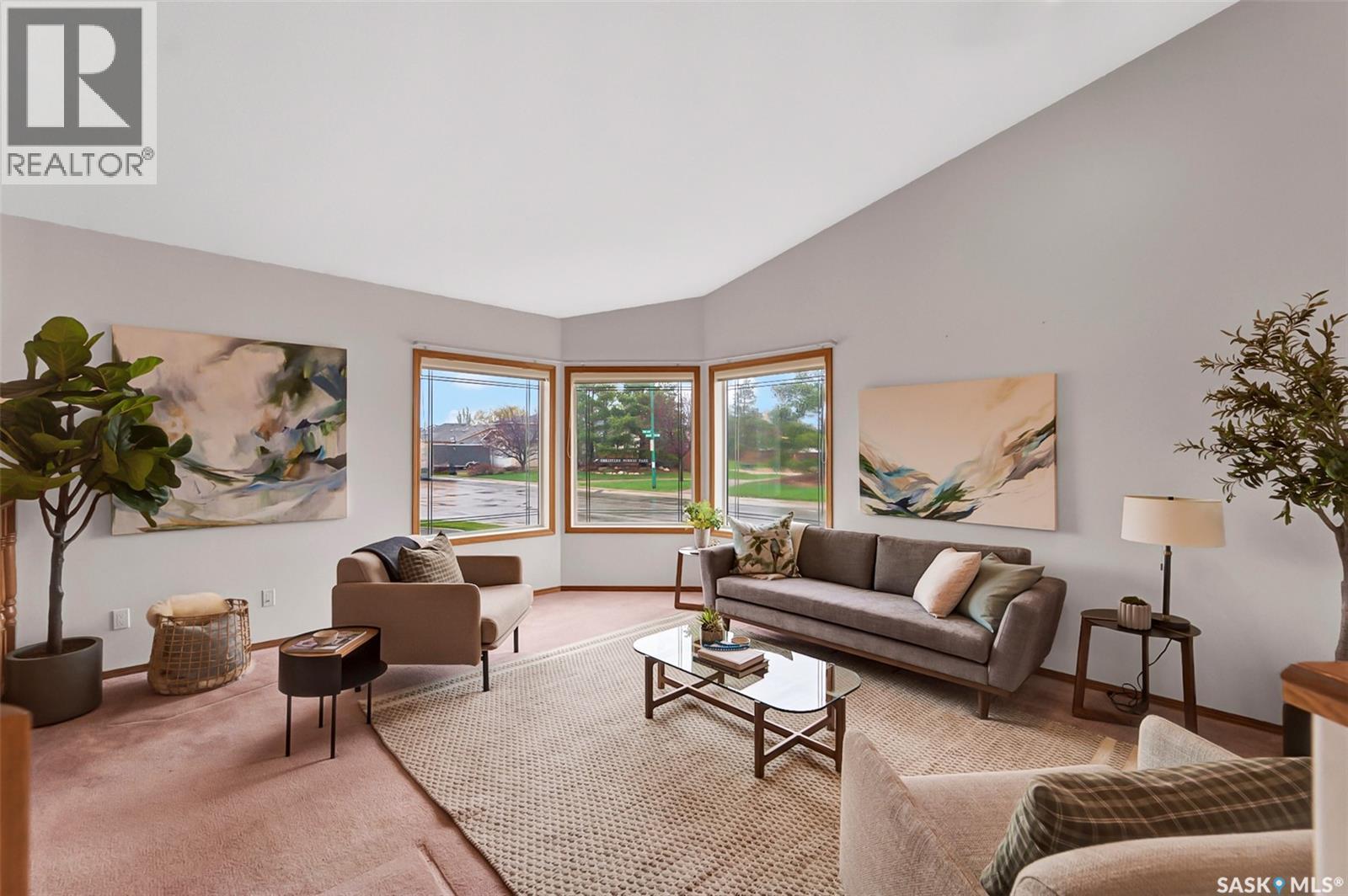 735 Fairbrother Avenue, Saskatoon, SK - Indoor Photo Showing Living Room