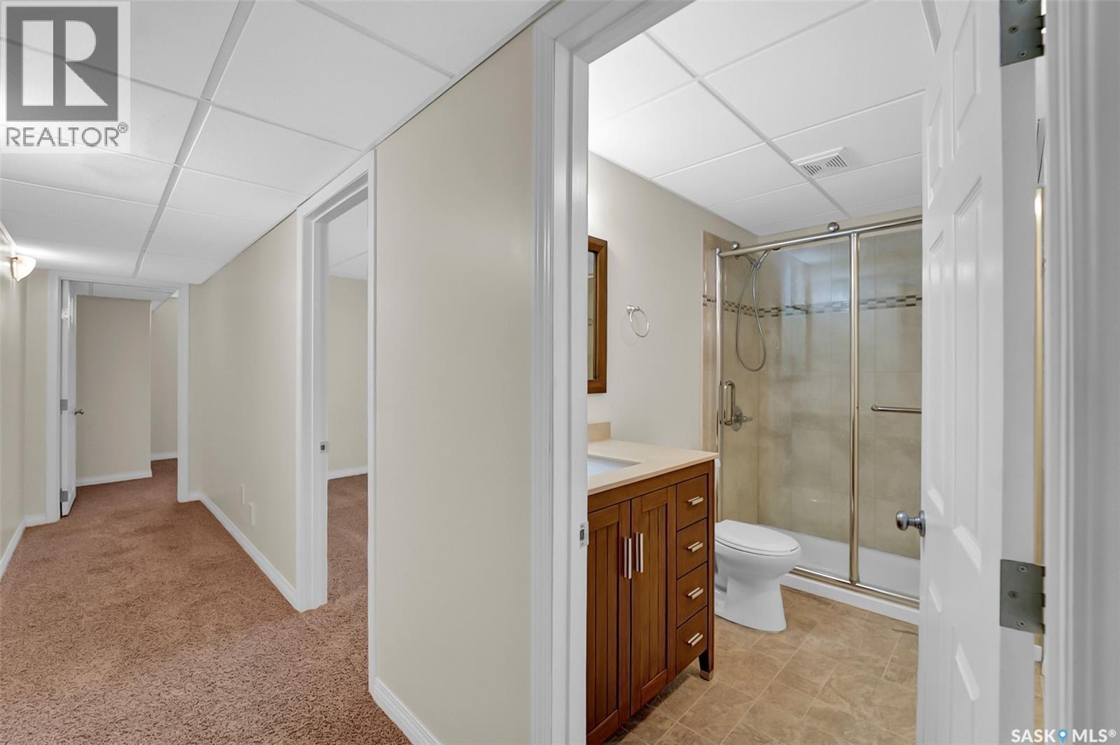 735 Fairbrother Avenue, Saskatoon, SK - Indoor Photo Showing Bathroom
