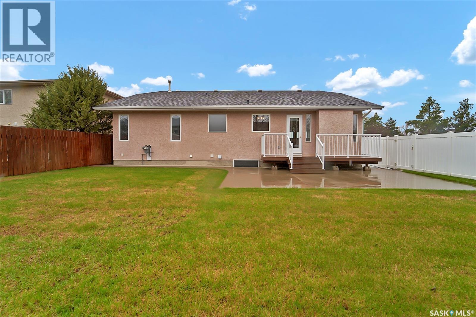 735 Fairbrother Avenue, Saskatoon, SK - Outdoor With Deck Patio Veranda