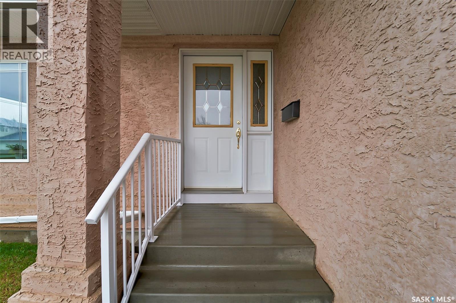 735 Fairbrother Avenue, Saskatoon, SK - Outdoor With Exterior