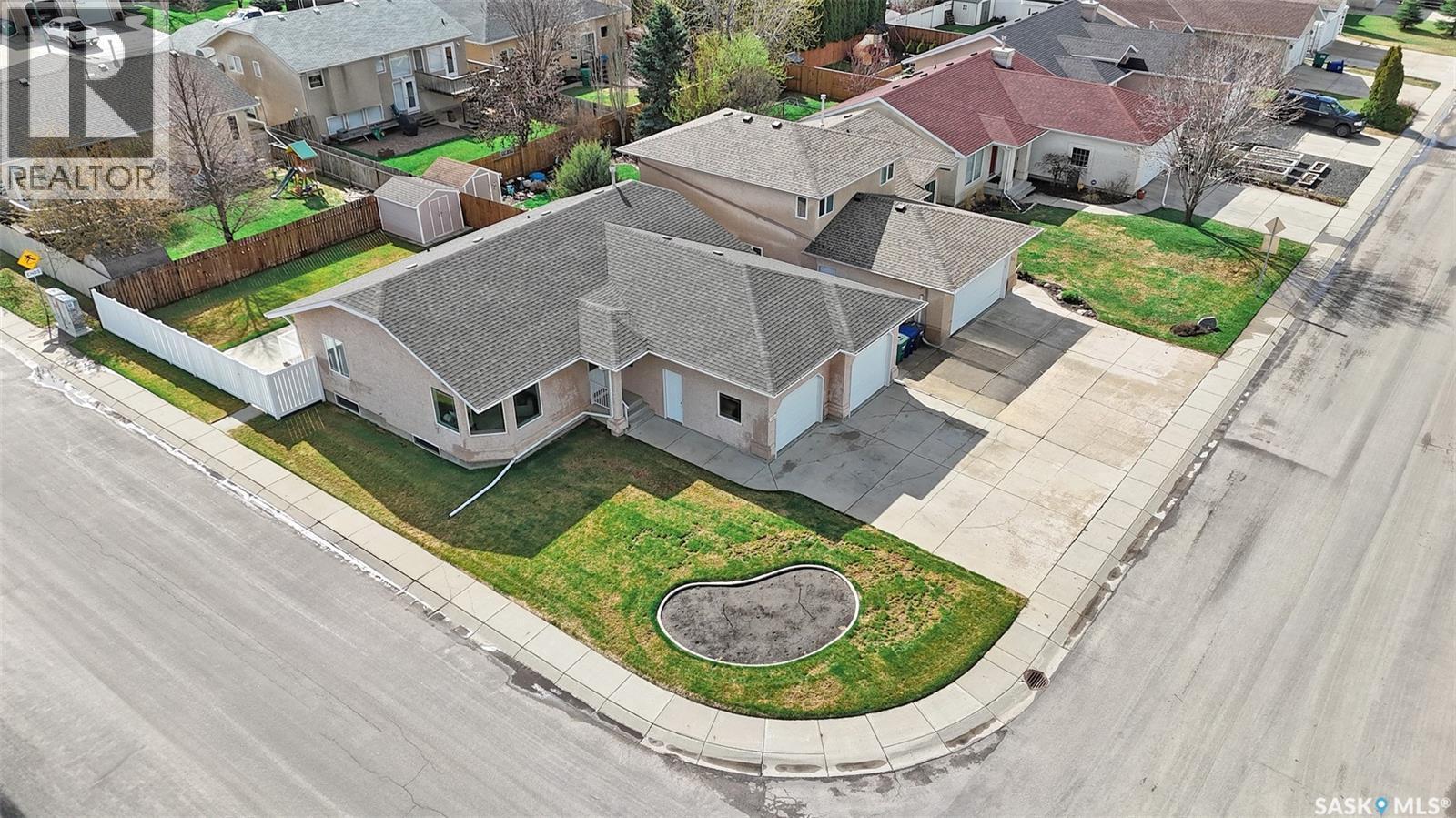735 Fairbrother Avenue, Saskatoon, SK - Outdoor
