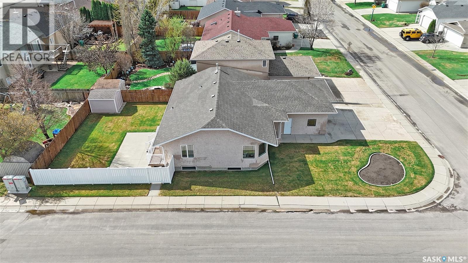 735 Fairbrother Avenue, Saskatoon, SK - Outdoor