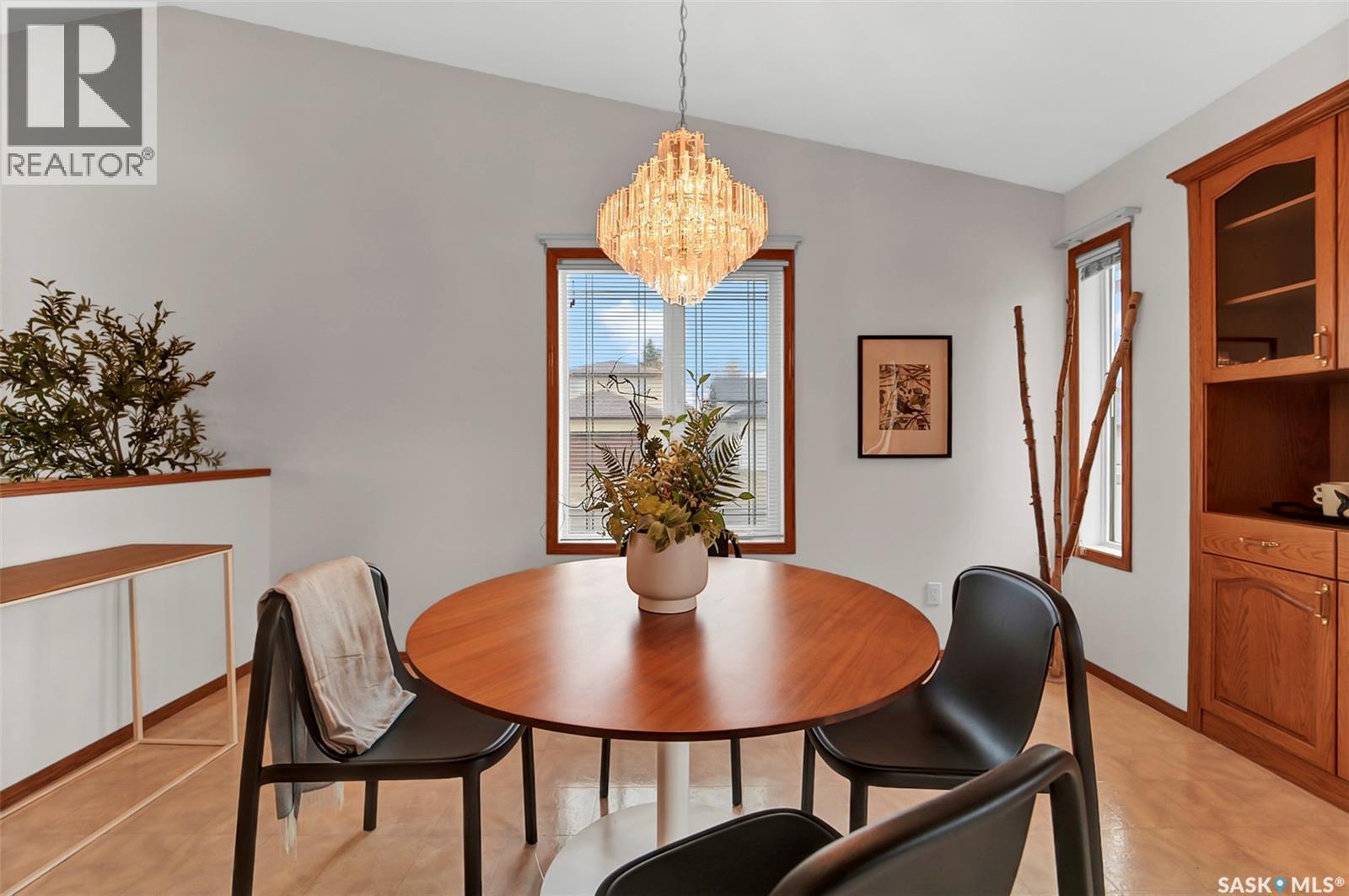 735 Fairbrother Avenue, Saskatoon, SK - Indoor Photo Showing Dining Room