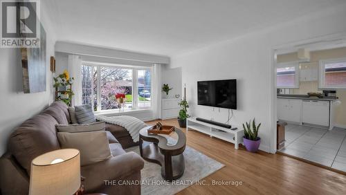 196 Tuxedo Avenue, Hamilton, ON - Indoor Photo Showing Living Room