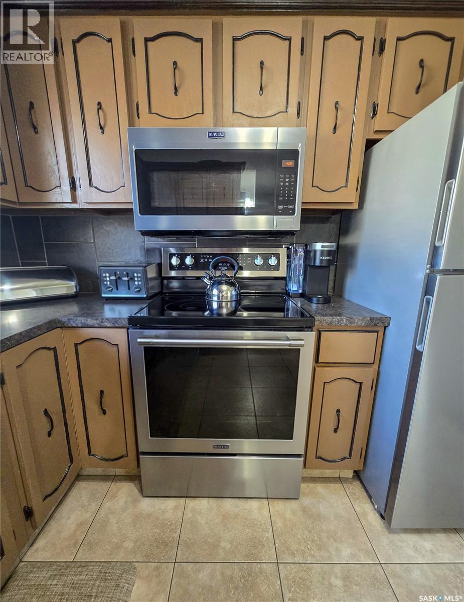 15 Mackenzie Drive, Yorkton, SK - Indoor Photo Showing Kitchen