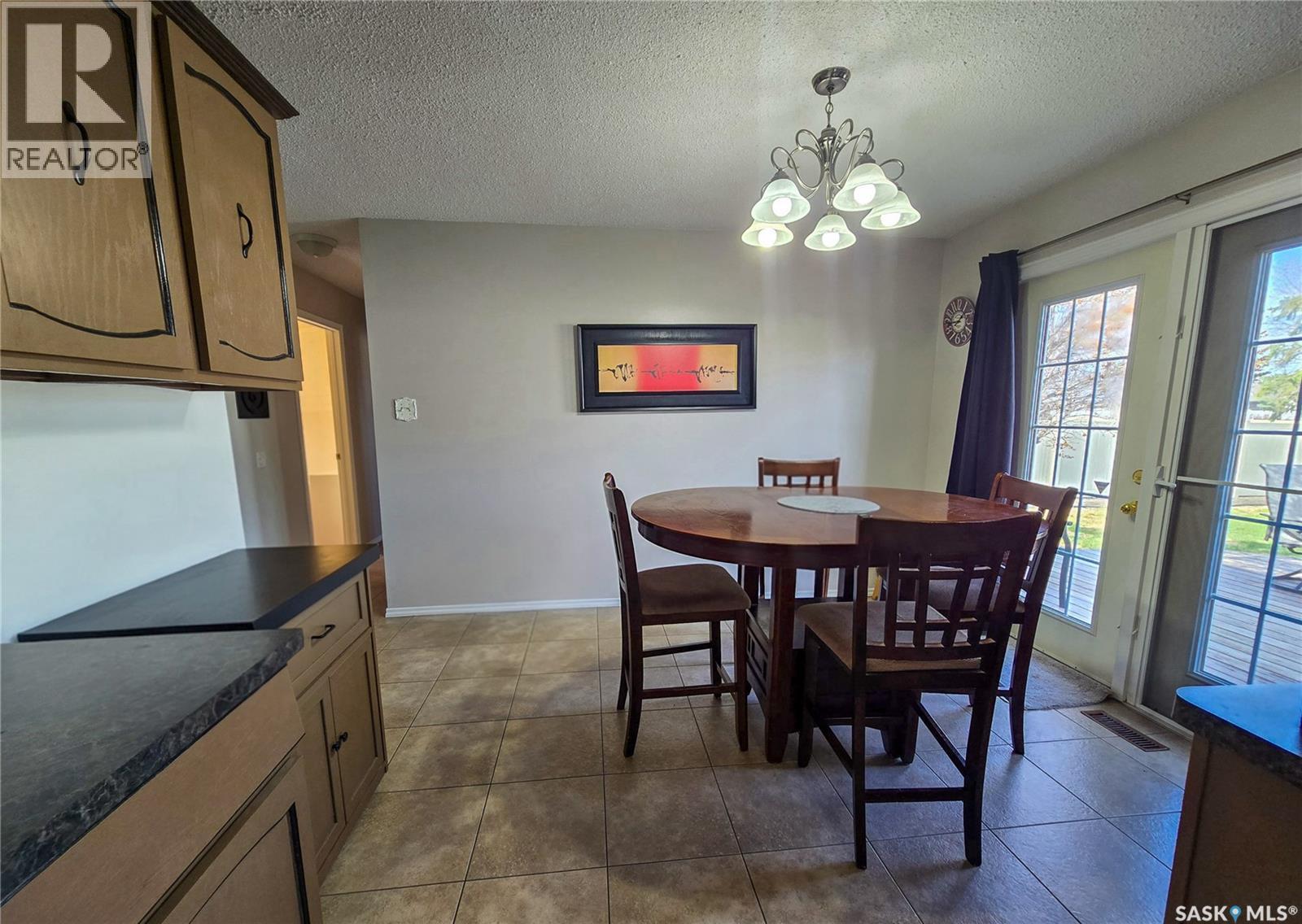 15 Mackenzie Drive, Yorkton, SK - Indoor Photo Showing Dining Room