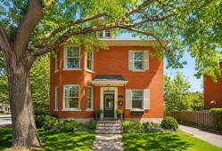 345 Av. Westminster N. Montréal-Ouest, QC H4X 1Z8