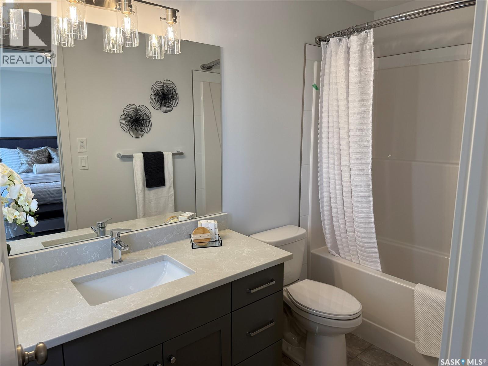 55 Taskamanwa Terrace, Saskatoon, SK - Indoor Photo Showing Bathroom