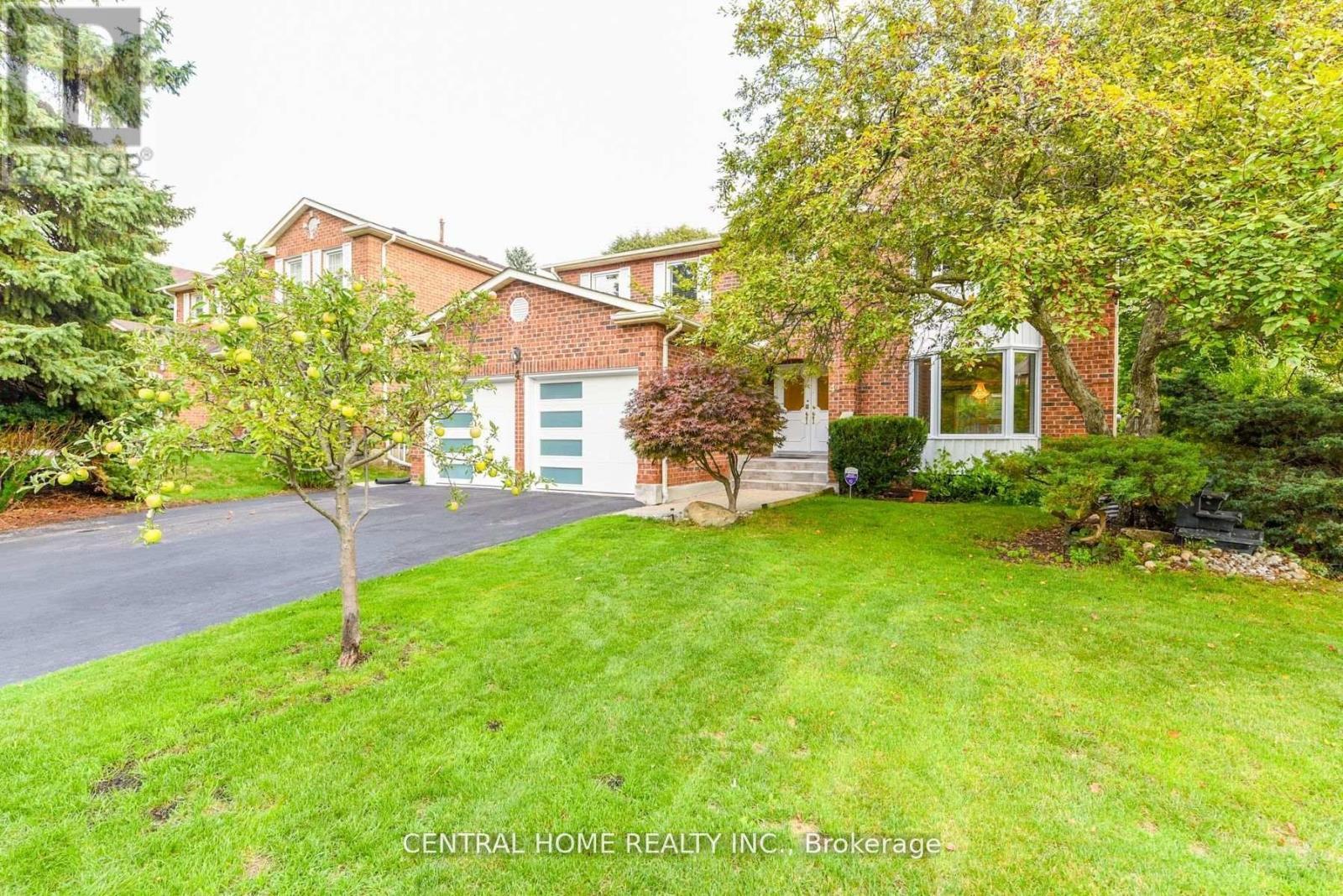 4 Robaldon Road, Toronto, ON - Outdoor