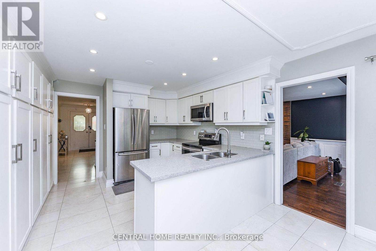 4 Robaldon Road, Toronto, ON - Indoor Photo Showing Kitchen With Double Sink