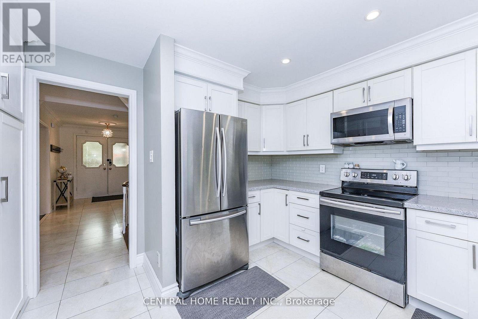 4 Robaldon Road, Toronto, ON - Indoor Photo Showing Kitchen