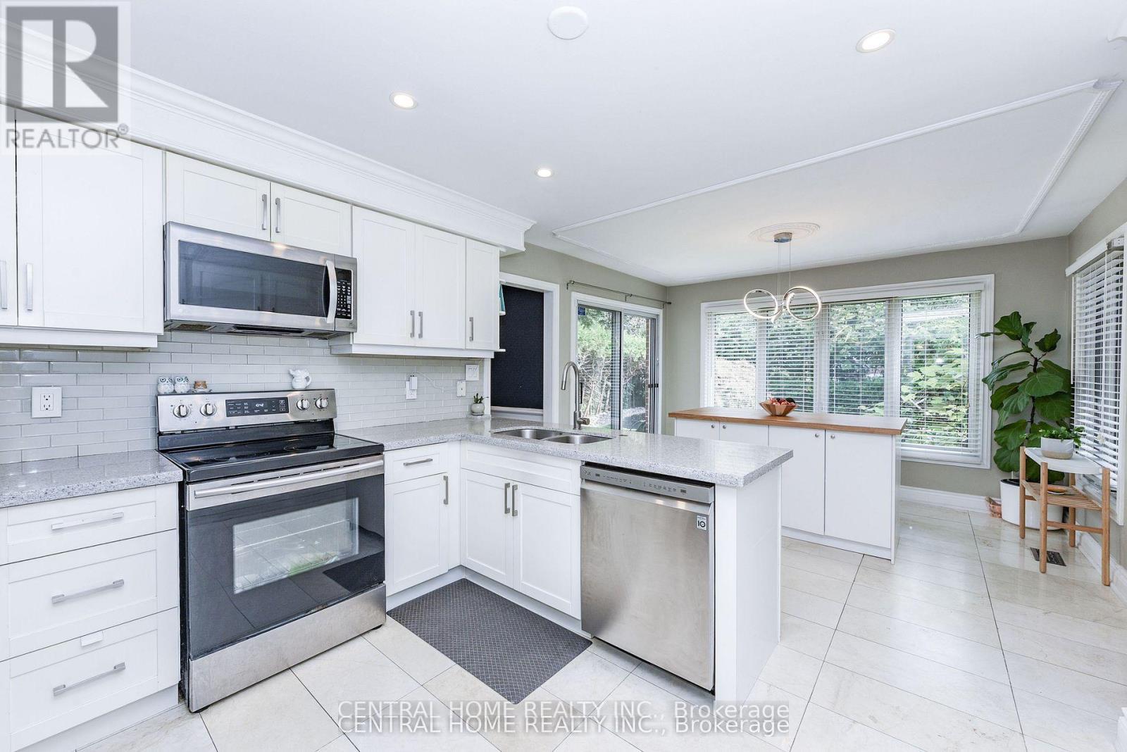 4 Robaldon Road, Toronto, ON - Indoor Photo Showing Kitchen With Double Sink