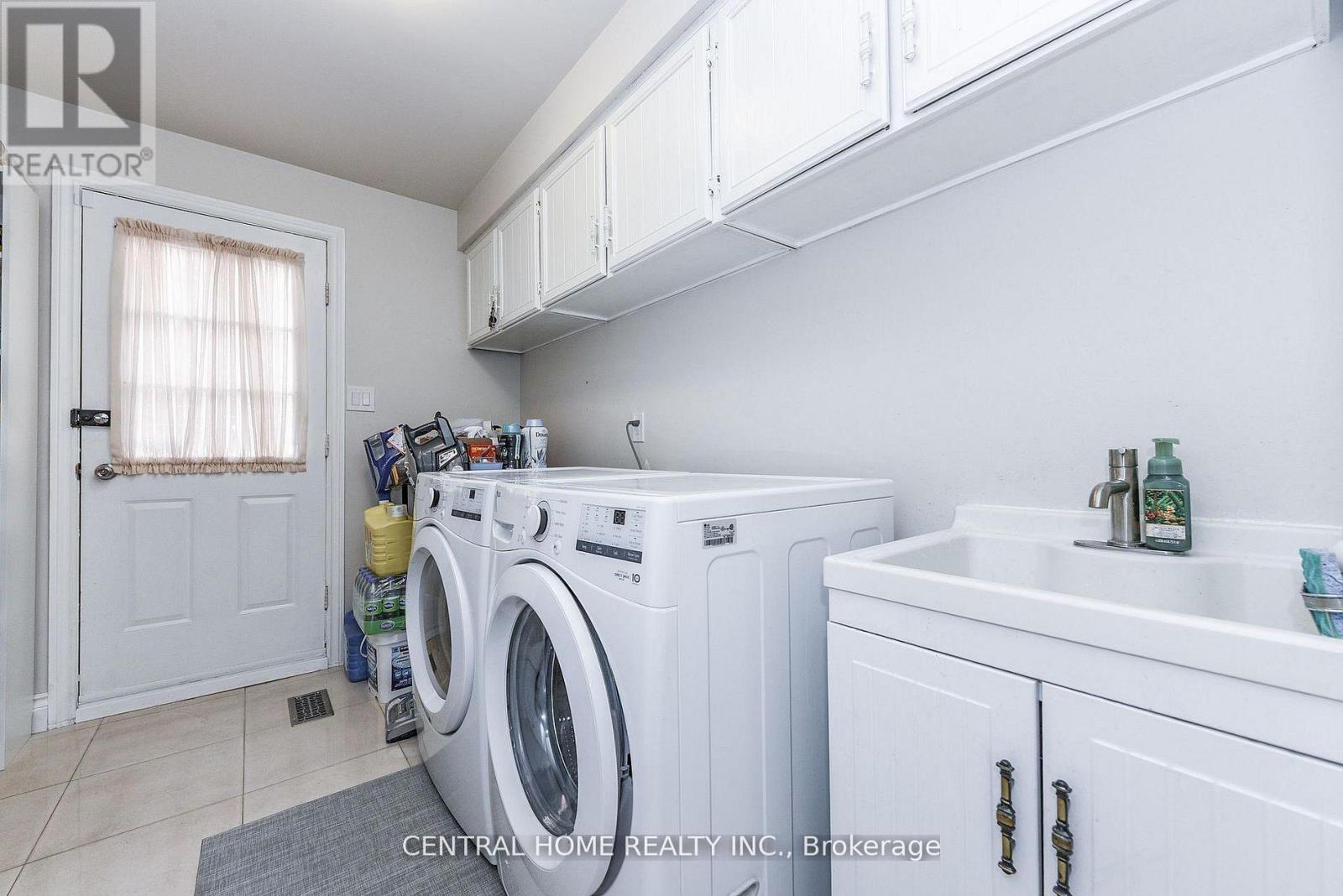 4 Robaldon Road, Toronto, ON - Indoor Photo Showing Laundry Room