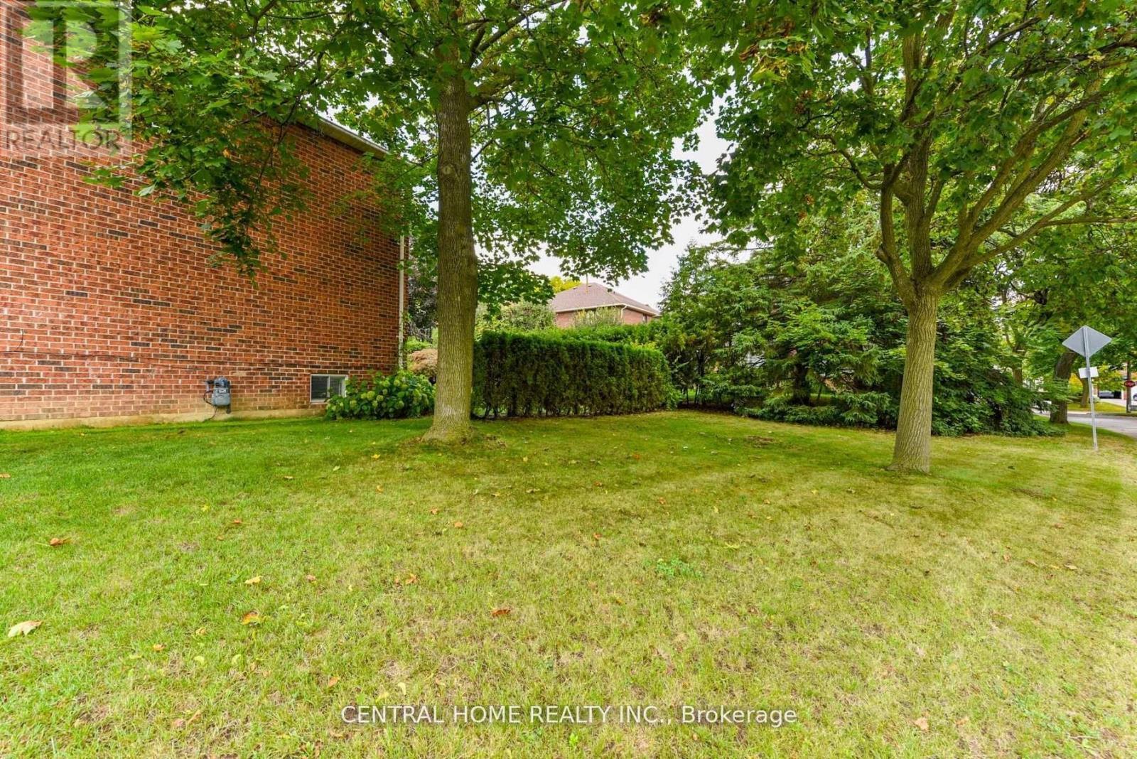 4 Robaldon Road, Toronto, ON - Outdoor