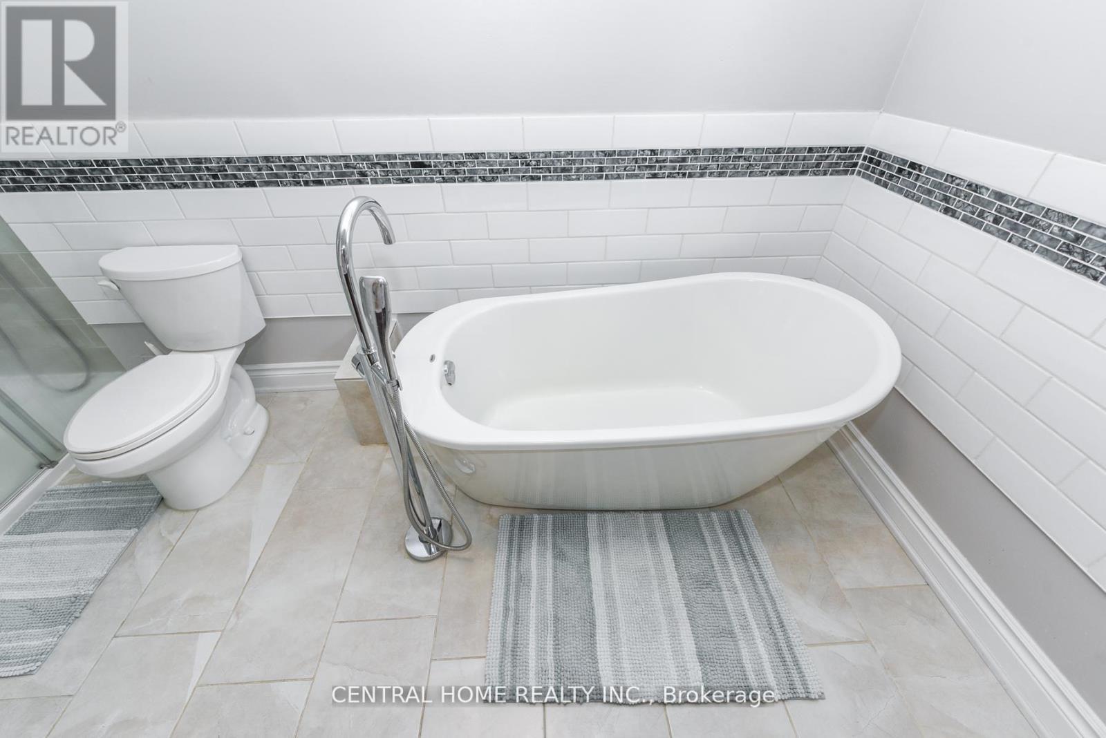 4 Robaldon Road, Toronto, ON - Indoor Photo Showing Bathroom