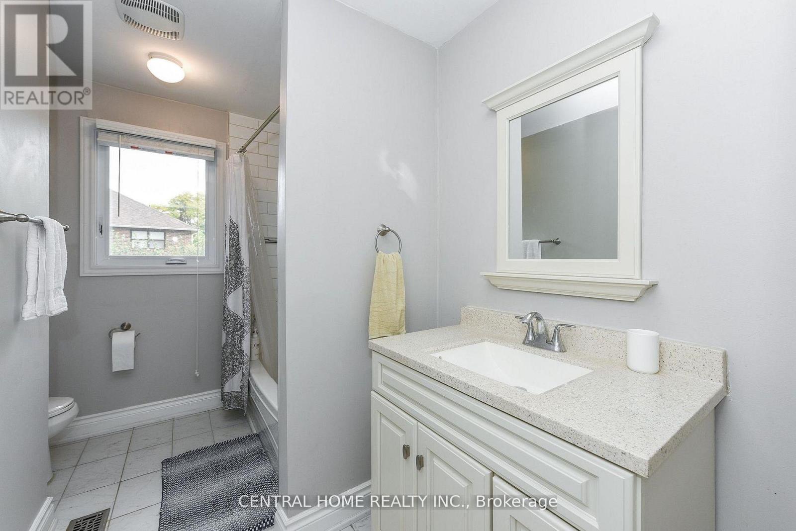 4 Robaldon Road, Toronto, ON - Indoor Photo Showing Bathroom