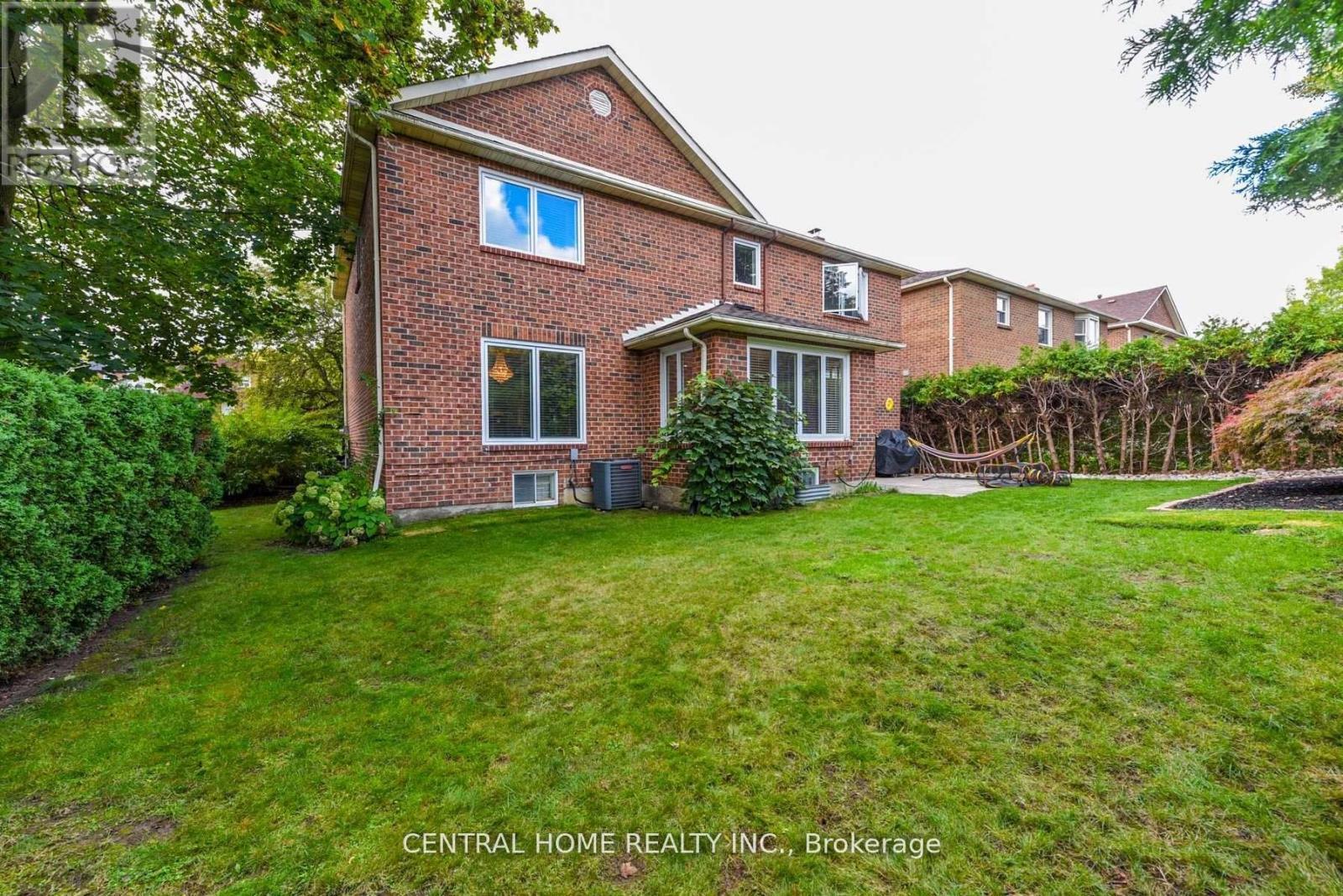 4 Robaldon Road, Toronto, ON - Outdoor