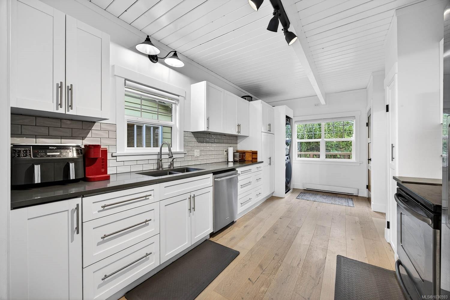 110 Forest Hill Pl, Salt Spring, BC