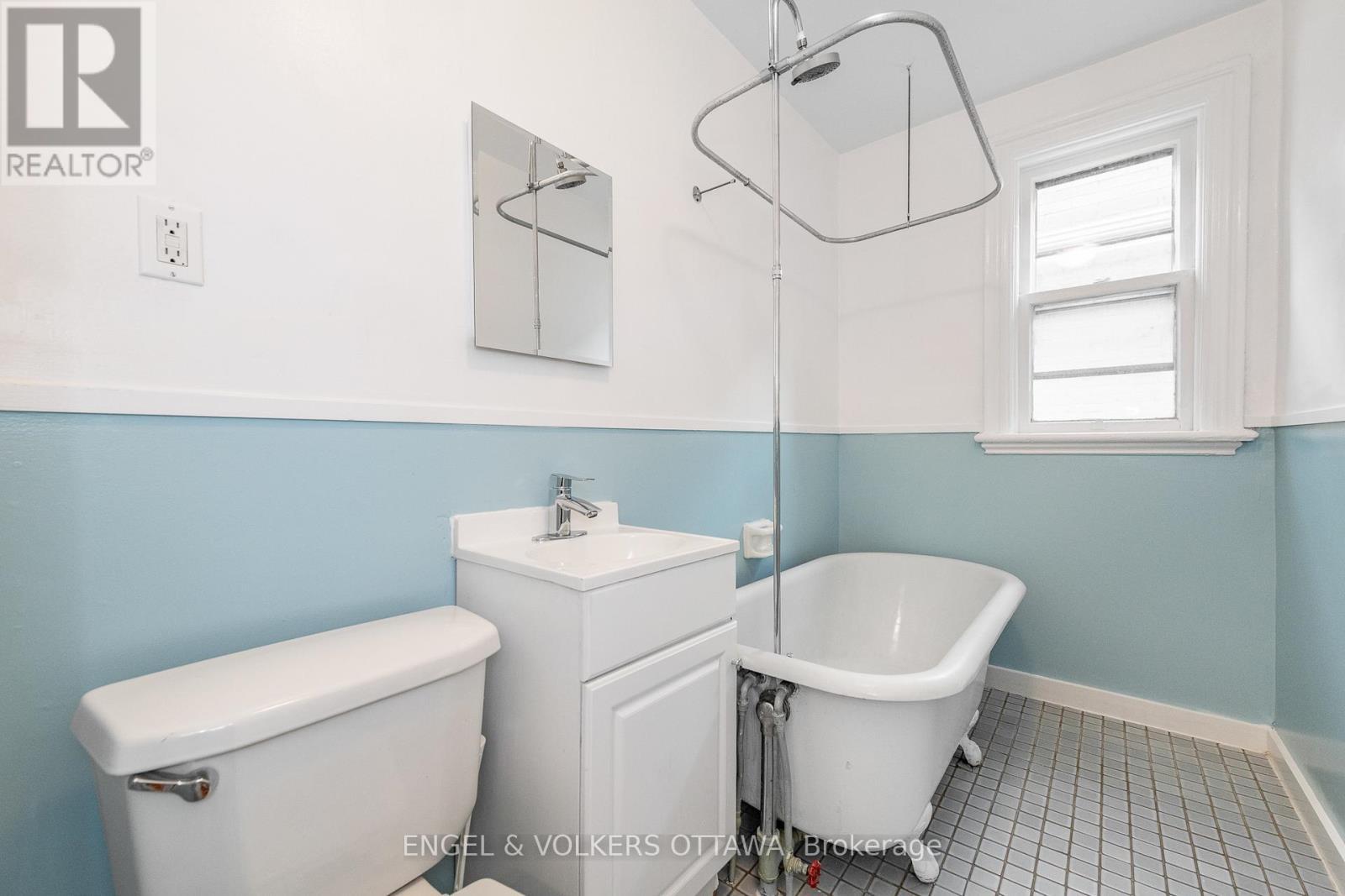 230 Percy Street, Ottawa, ON - Indoor Photo Showing Bathroom