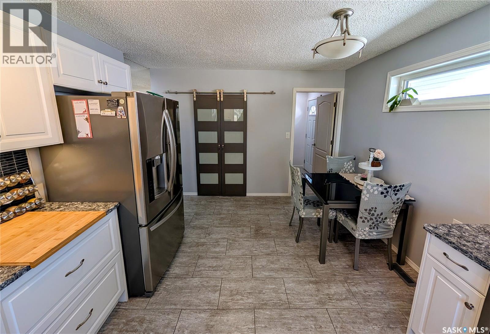 110 Paynter Crescent, Regina, SK - Indoor Photo Showing Kitchen