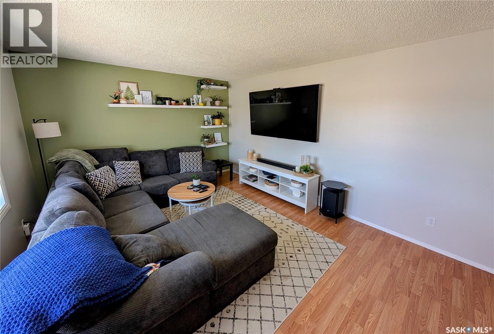 110 Paynter Crescent, Regina, SK - Indoor Photo Showing Living Room