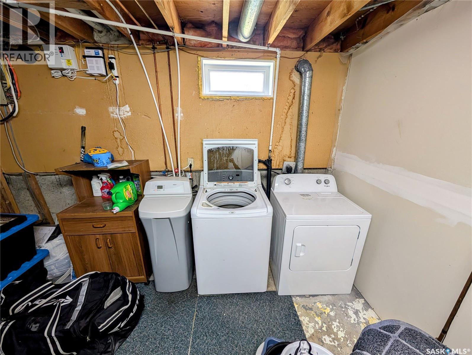 110 Paynter Crescent, Regina, SK - Indoor Photo Showing Laundry Room