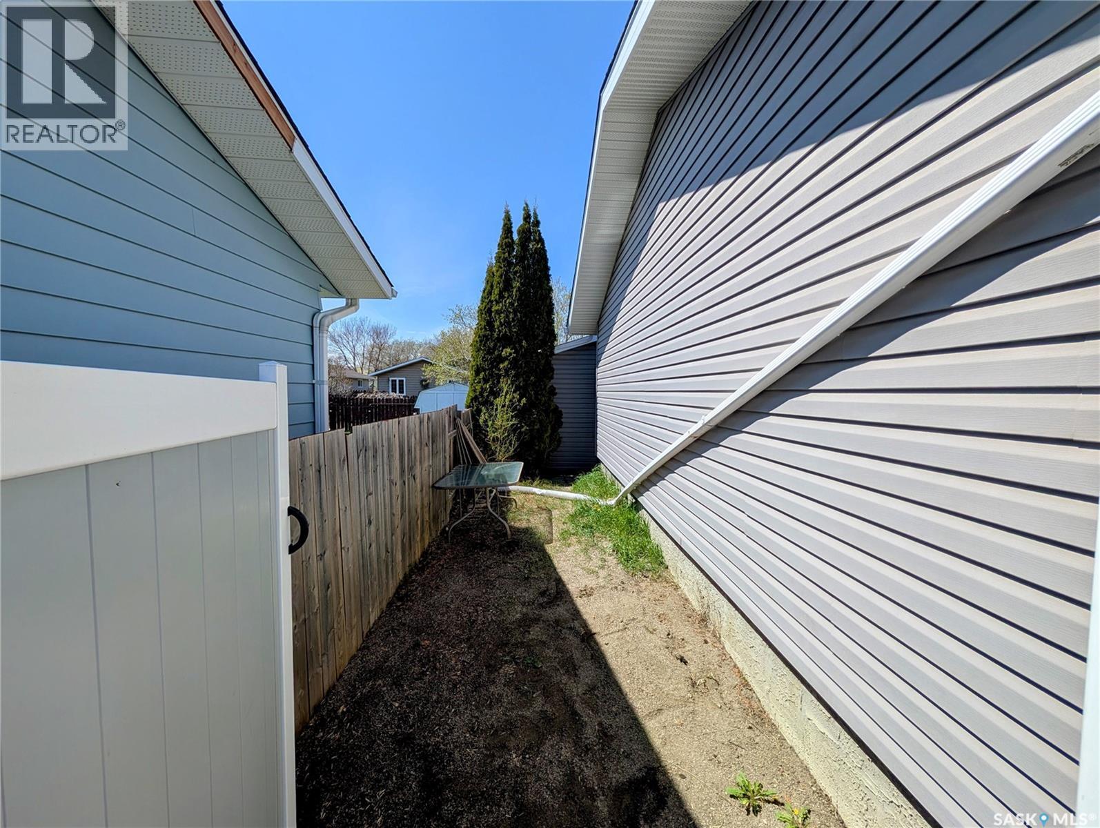 110 Paynter Crescent, Regina, SK - Outdoor With Exterior