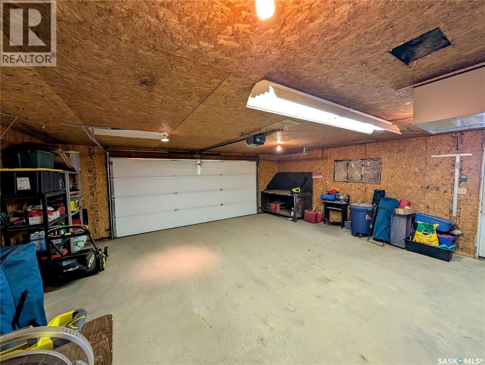 110 Paynter Crescent, Regina, SK - Indoor Photo Showing Garage