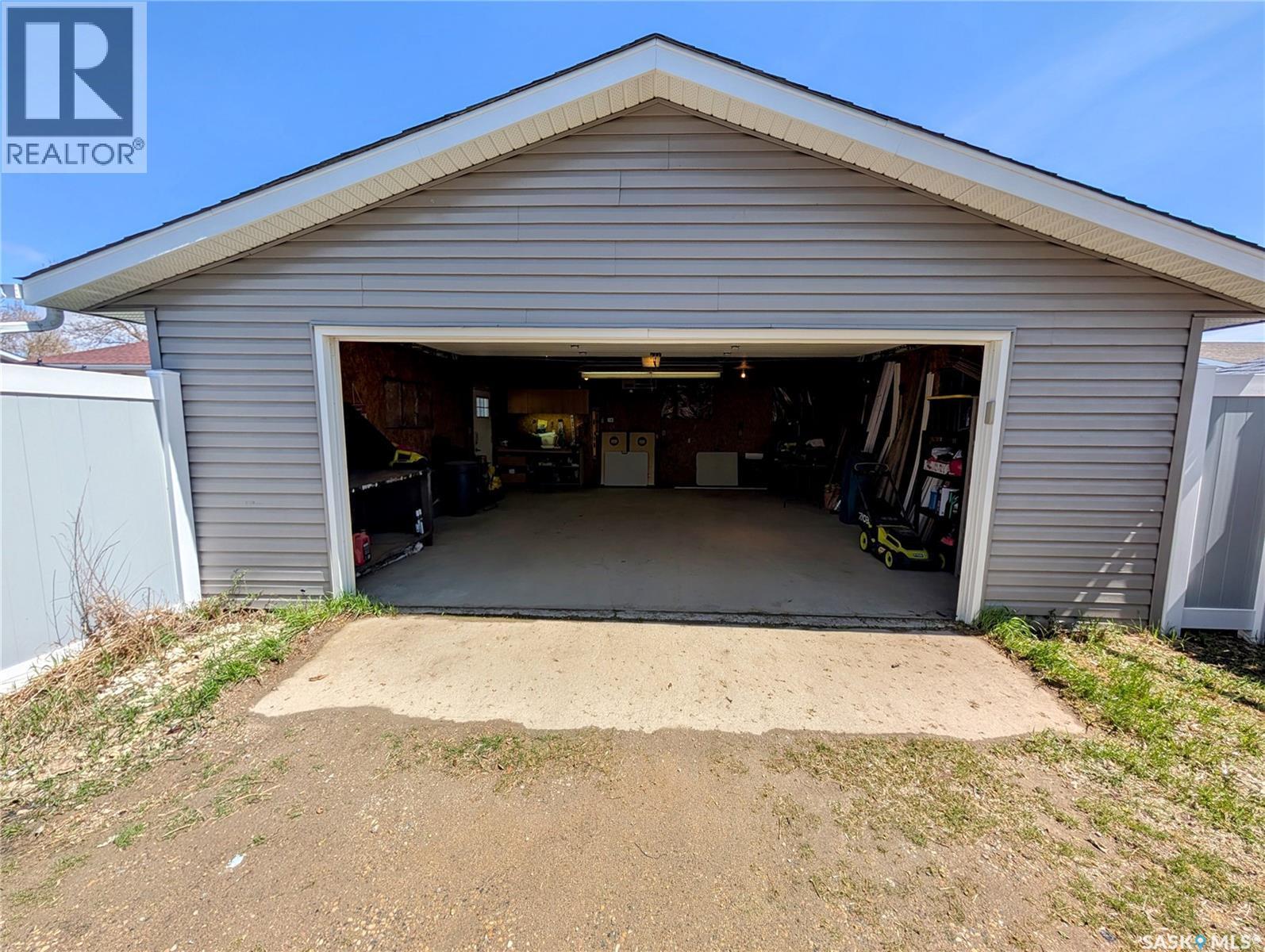 110 Paynter Crescent, Regina, SK - Outdoor With Exterior