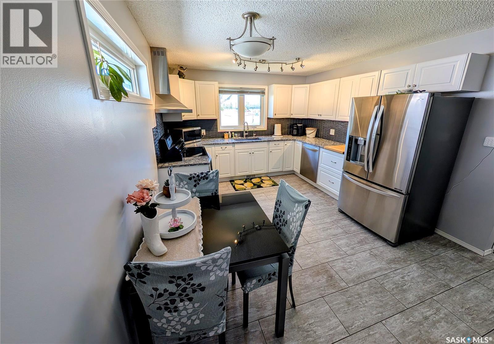 110 Paynter Crescent, Regina, SK - Indoor Photo Showing Kitchen
