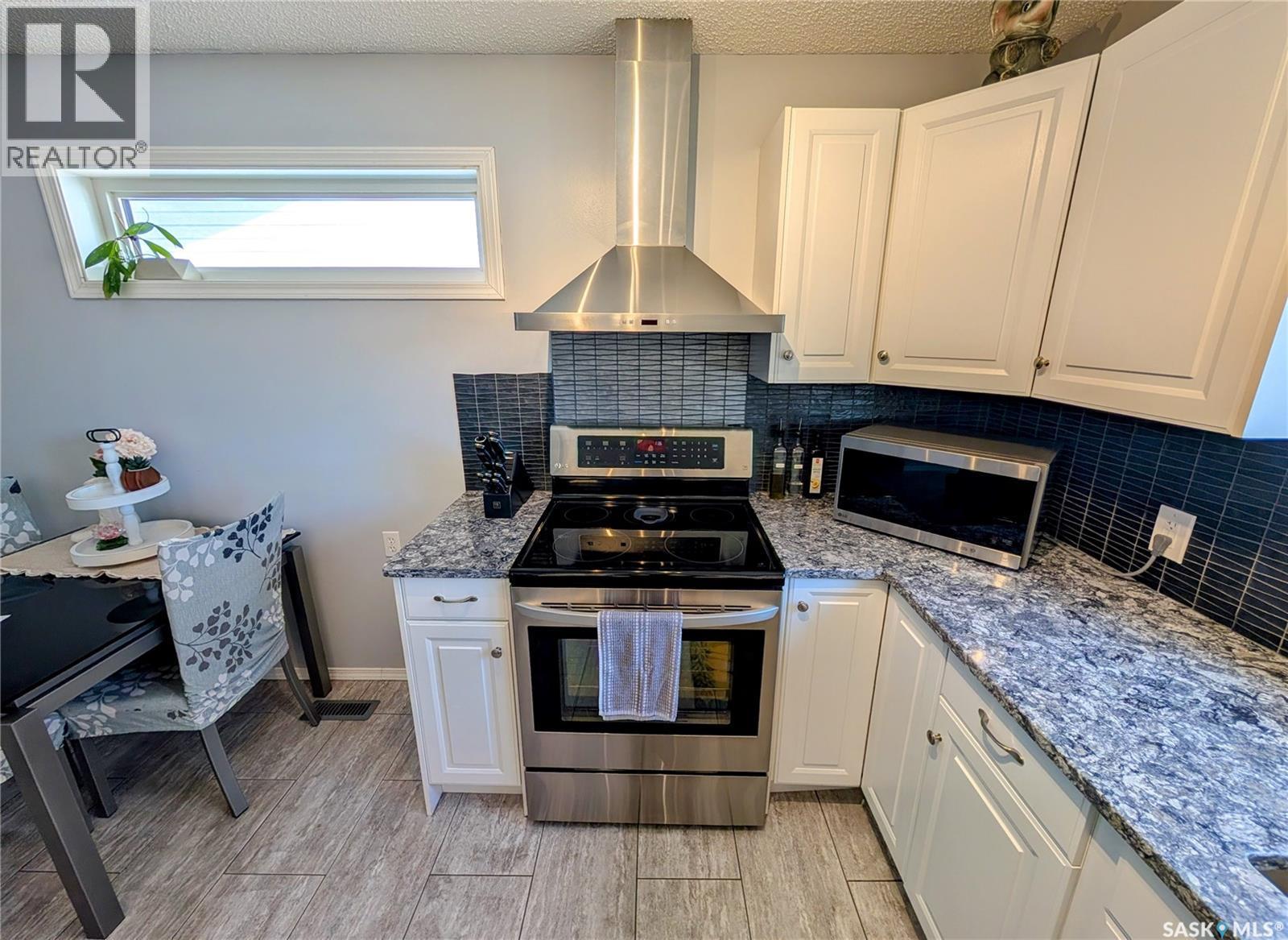 110 Paynter Crescent, Regina, SK - Indoor Photo Showing Kitchen