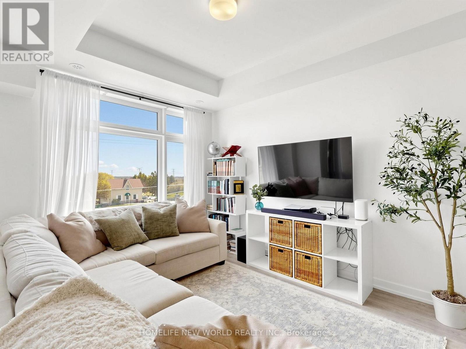 218 - 2550 Castlegate Crossing, Pickering, ON - Indoor Photo Showing Living Room