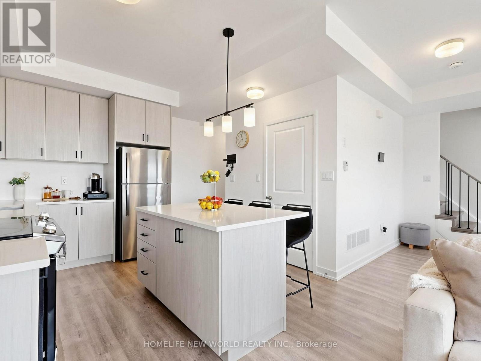 218 - 2550 Castlegate Crossing, Pickering, ON - Indoor Photo Showing Kitchen With Stainless Steel Kitchen With Upgraded Kitchen