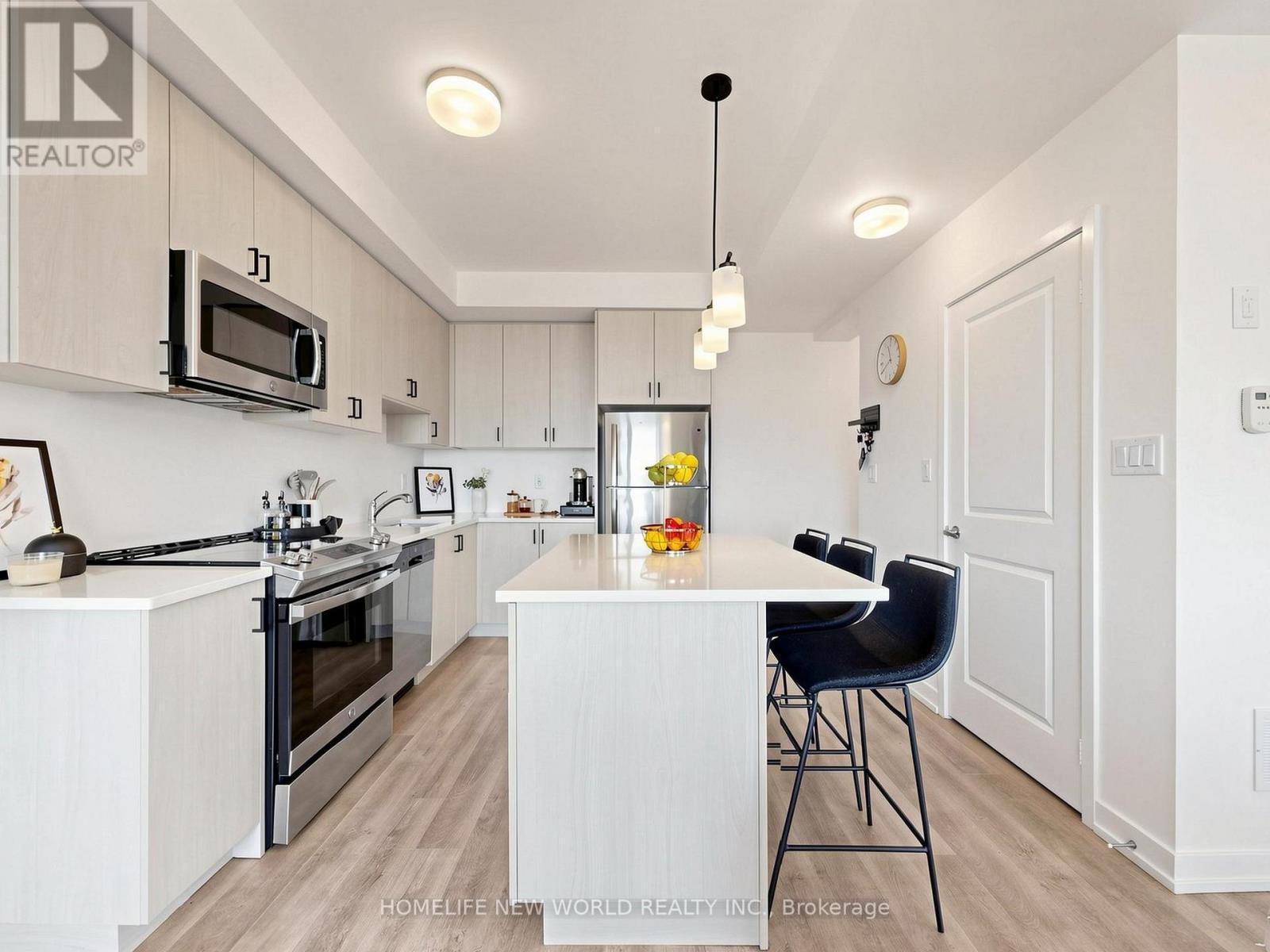 218 - 2550 Castlegate Crossing, Pickering, ON - Indoor Photo Showing Kitchen With Upgraded Kitchen