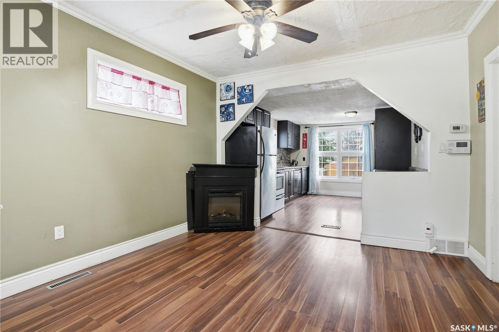 1115 J Avenue N, Saskatoon, SK - Indoor With Fireplace