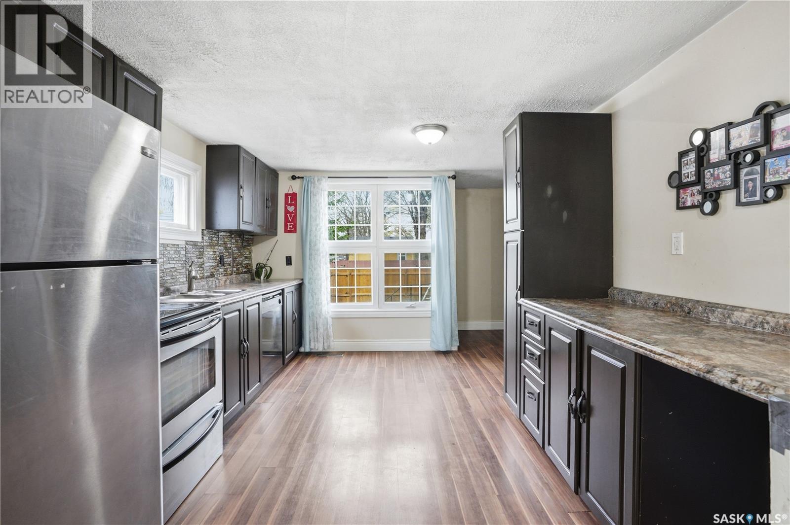 1115 J Avenue N, Saskatoon, SK - Indoor Photo Showing Kitchen