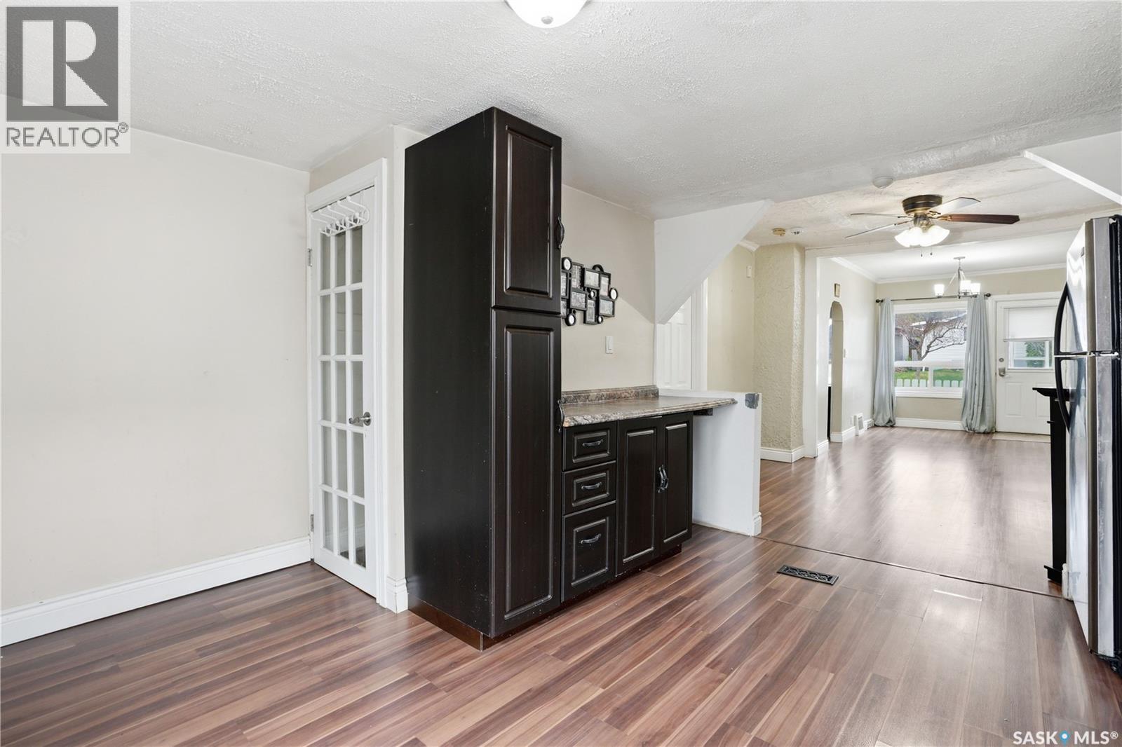1115 J Avenue N, Saskatoon, SK - Indoor