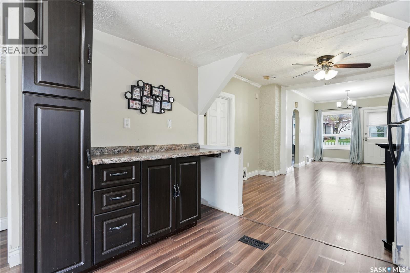 1115 J Avenue N, Saskatoon, SK - Indoor